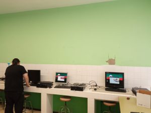 Birjinetxe eskola + TxikiLinux