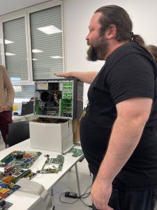 NLarburu-Elkartenet Taller de Hardware 2023