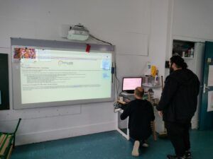 Txikilinux Zerbitzaria abian Donibaneko ikastolan